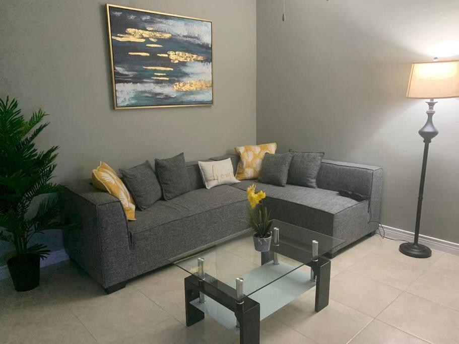 Odyssey On The 5Th - Exquisite Luxury Apt Кингстон Экстерьер фото