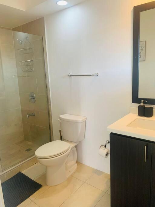 Odyssey On The 5Th - Exquisite Luxury Apt Кингстон Экстерьер фото