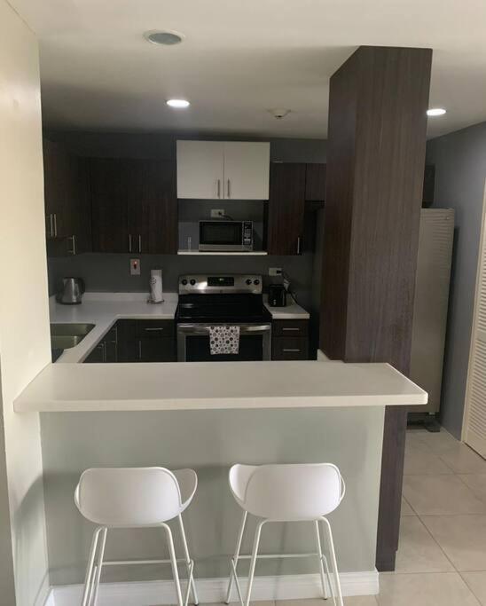 Odyssey On The 5Th - Exquisite Luxury Apt Кингстон Экстерьер фото