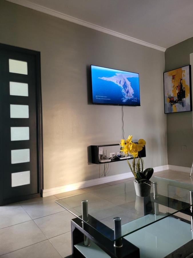 Odyssey On The 5Th - Exquisite Luxury Apt Кингстон Экстерьер фото